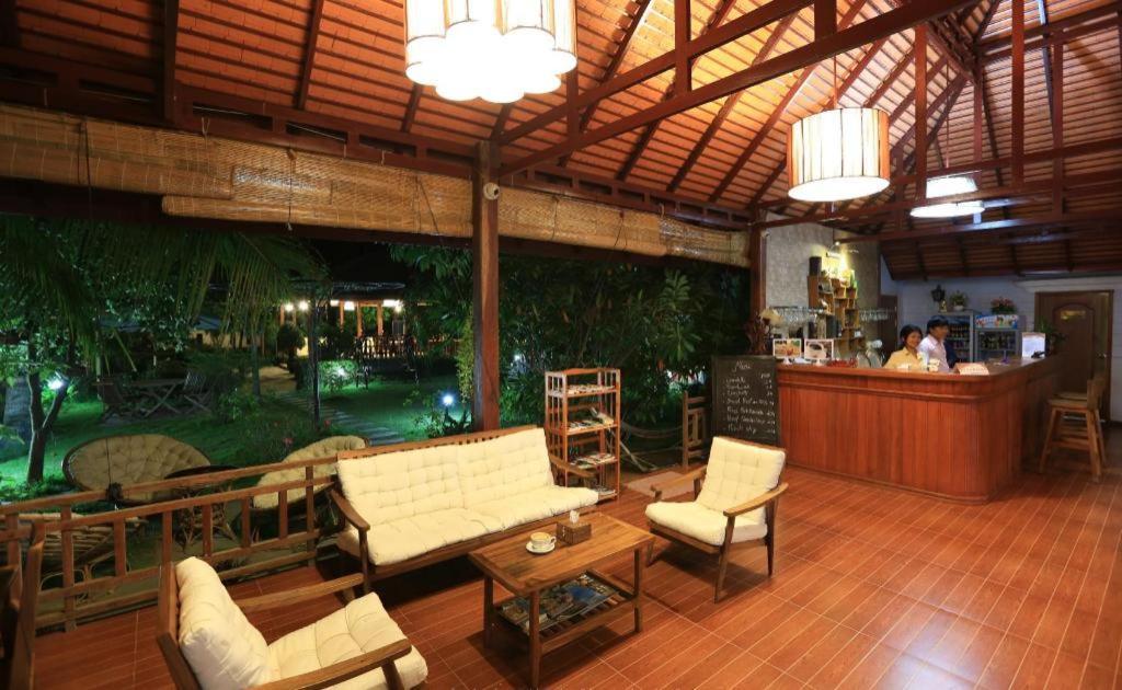 Alice Villa Hotel Takeo Buitenkant foto